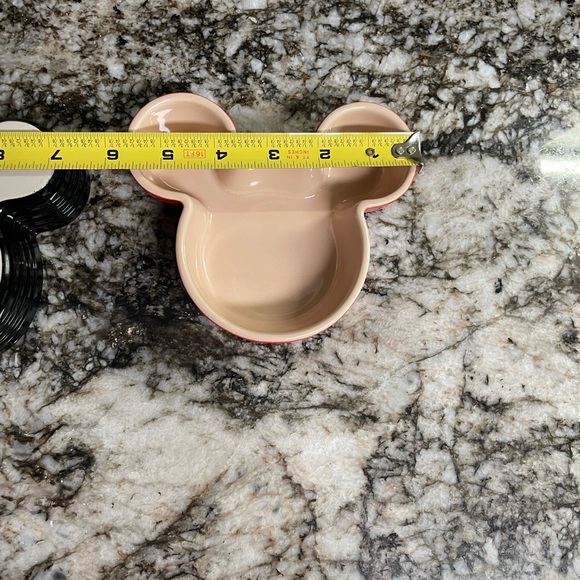 Set of two Le Creuset Disney Mickey Mouse stoneware ramekins. - Picture 6 of 7